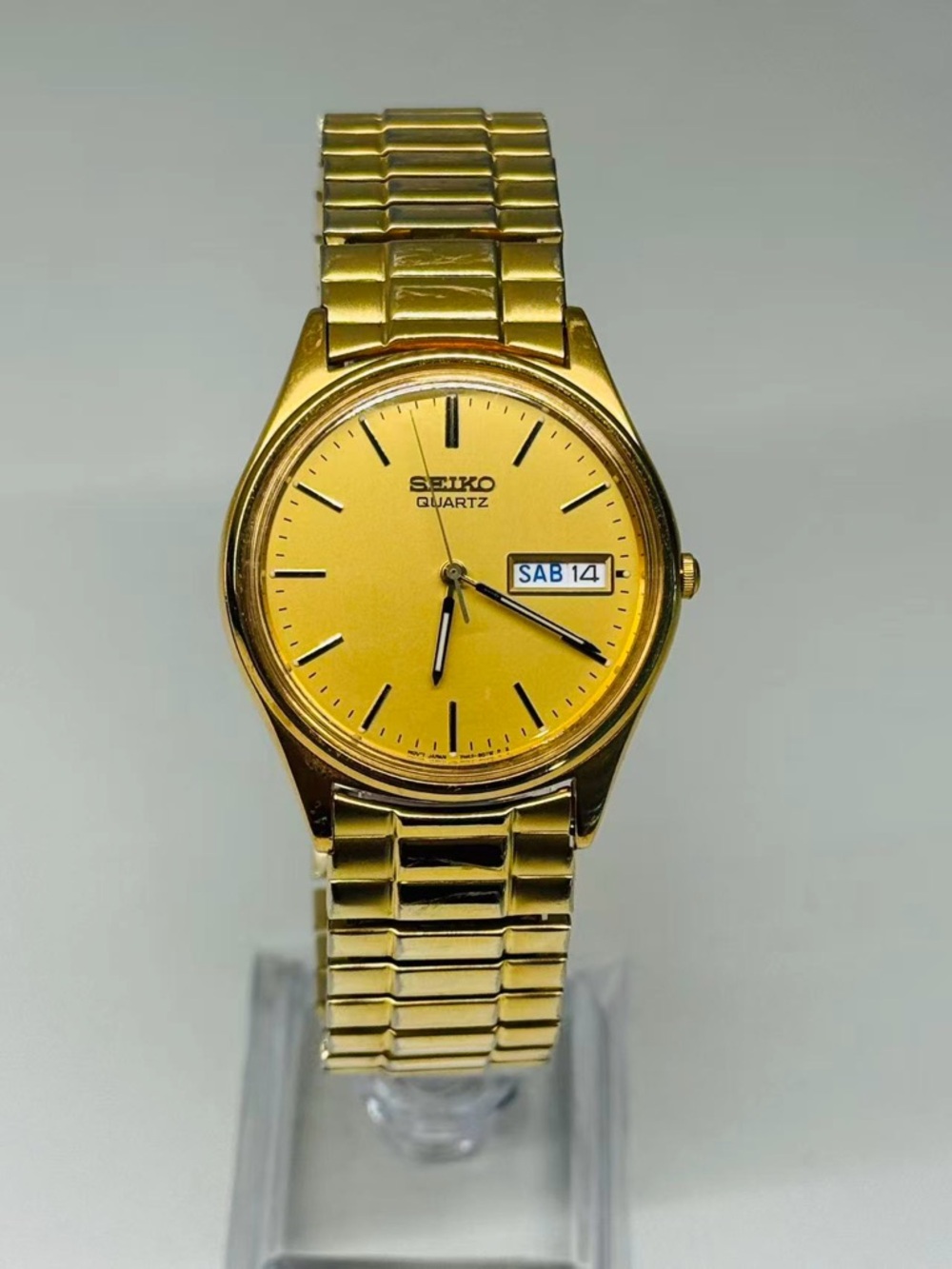 Vintage Seiko Quartz Gold Tone Day Date Watch 34mm Men’s Watch New Battery Runs